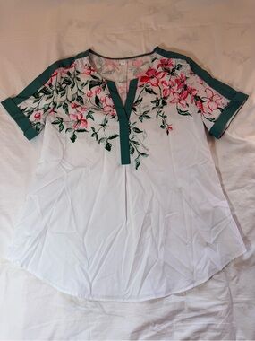 Floral-Trim White V-Neck Women's Top with Teal Accents Size XL